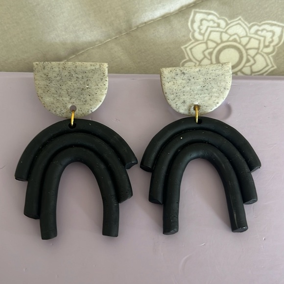 Black Clay Handmade Earrings - Picture 1 of 2